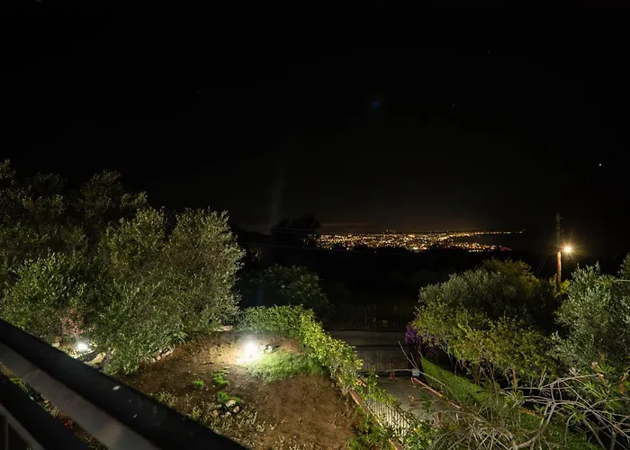 Silva, Garden & Sea View, 3 Bedroom -10 Min Drive From Center 别墅